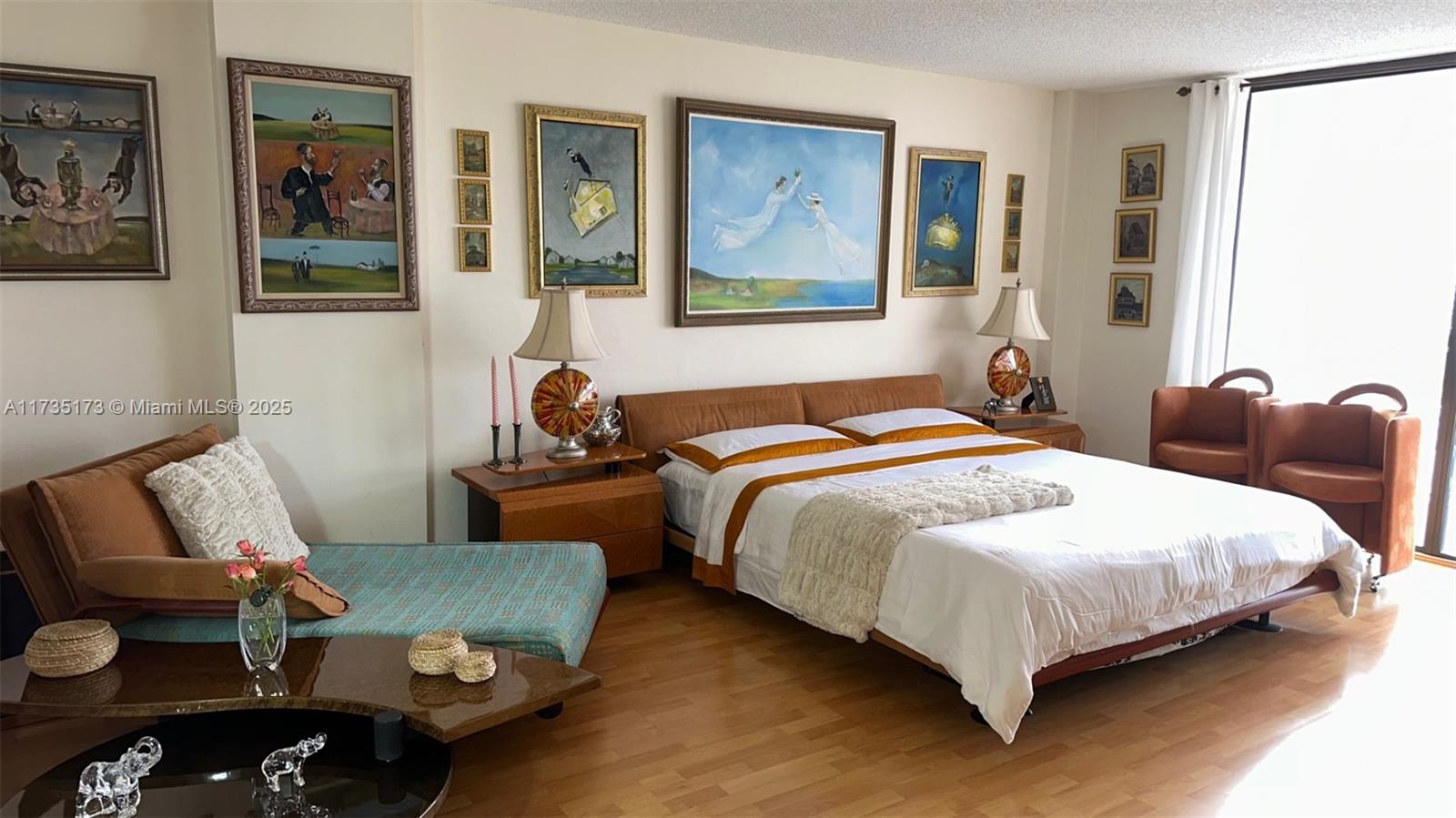 Winston Towers 600 Condo