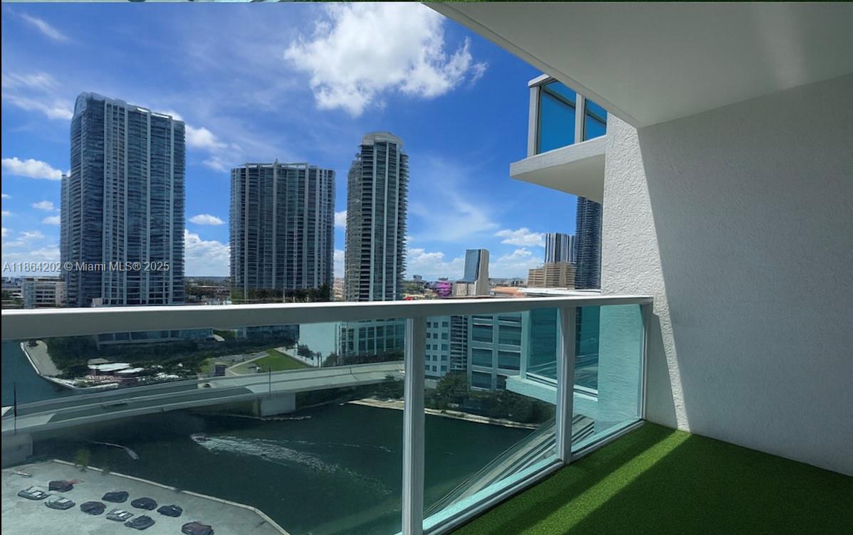 Brickell On The River