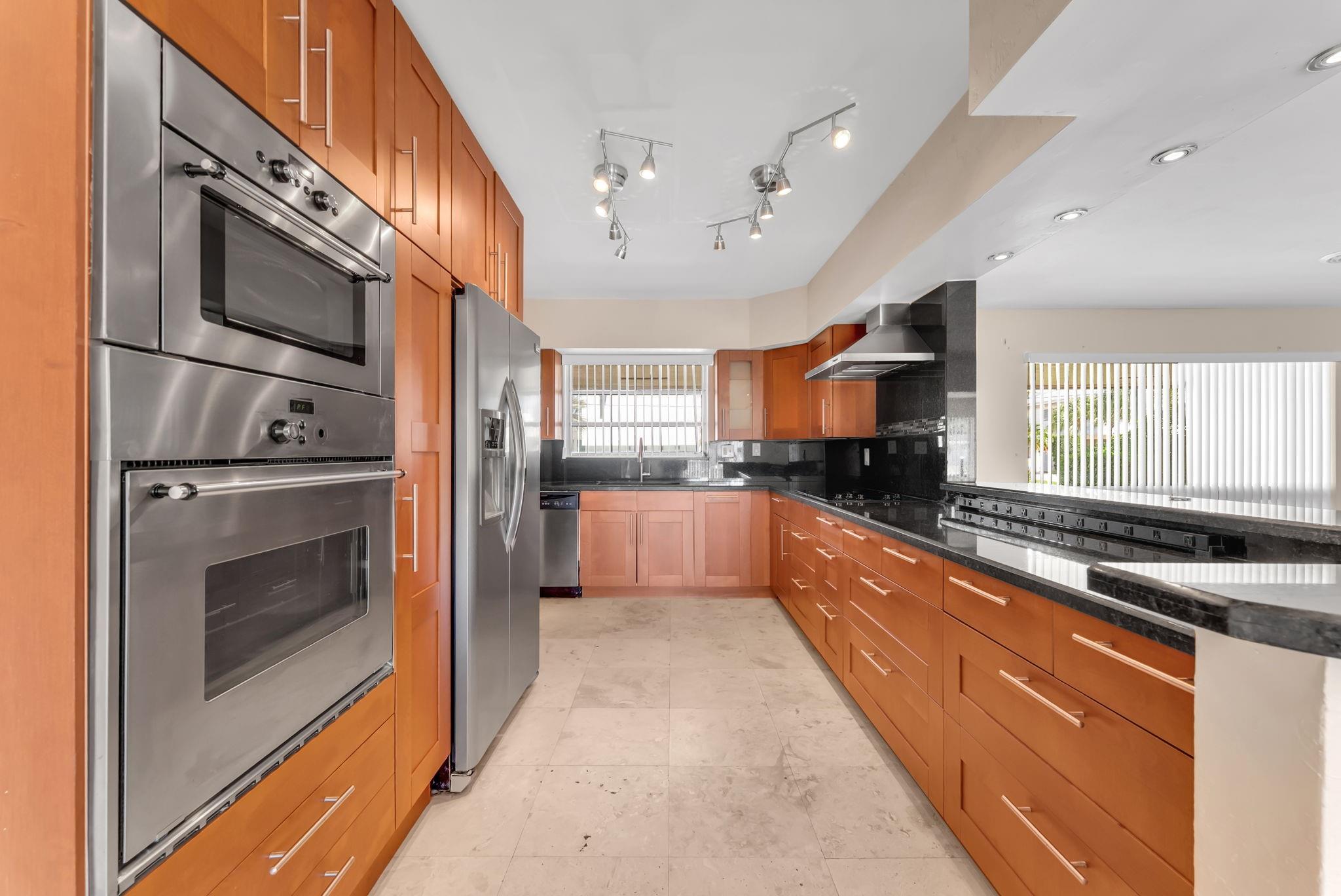 Santamaria Harbor 28-27 B