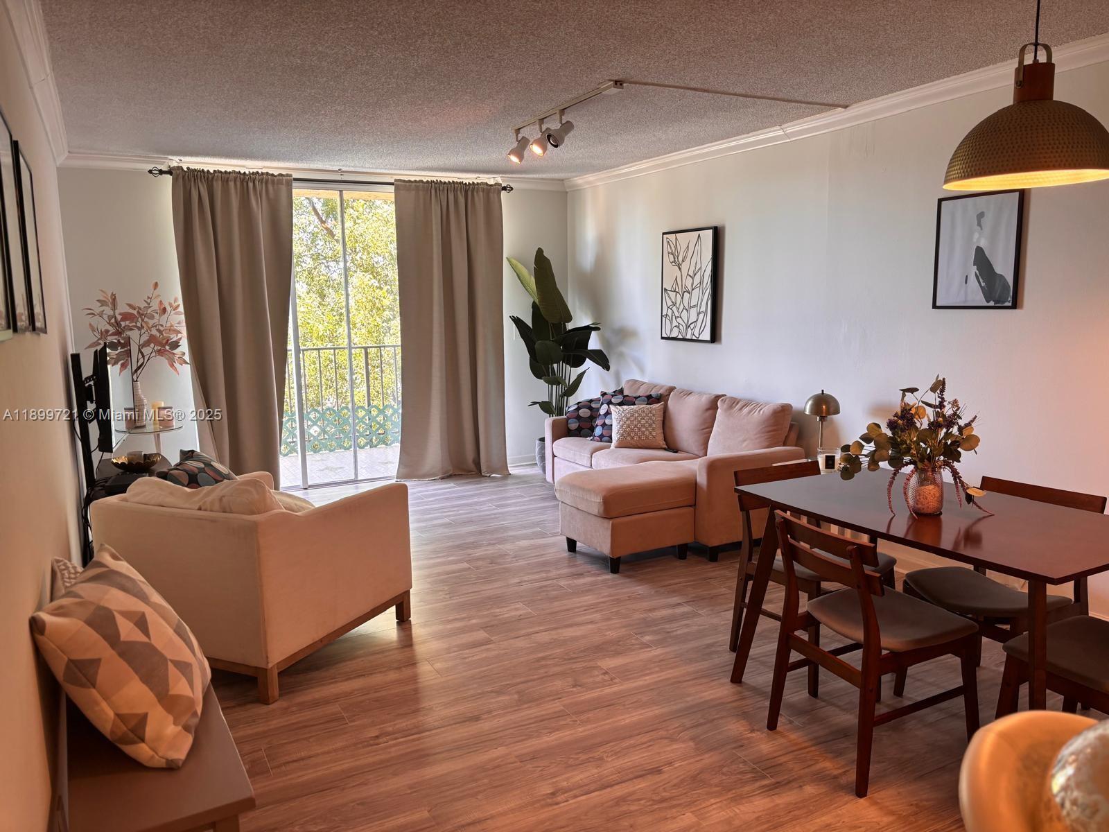 Three Horizons South Cond