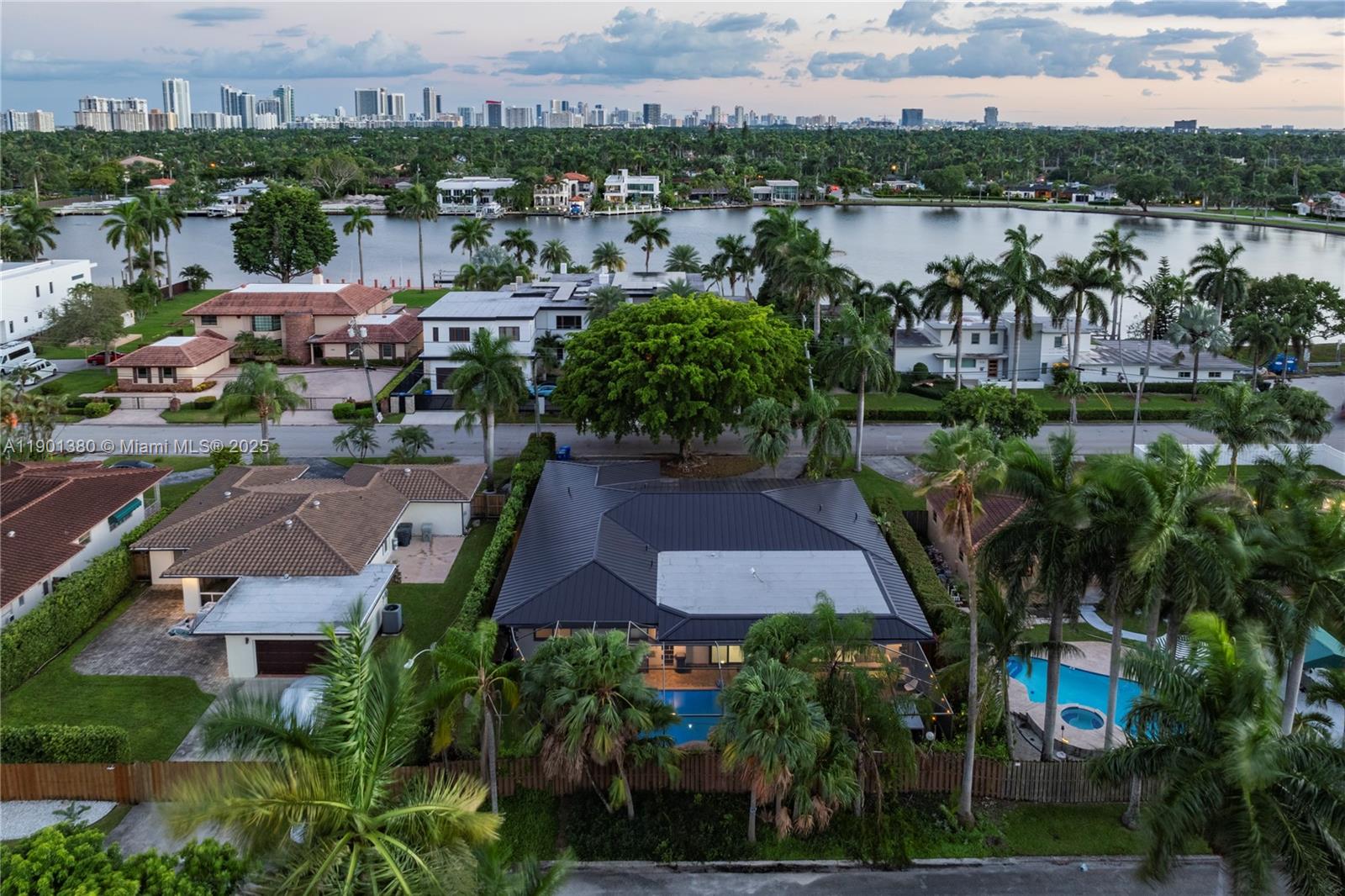 Hollywood Lakes Section