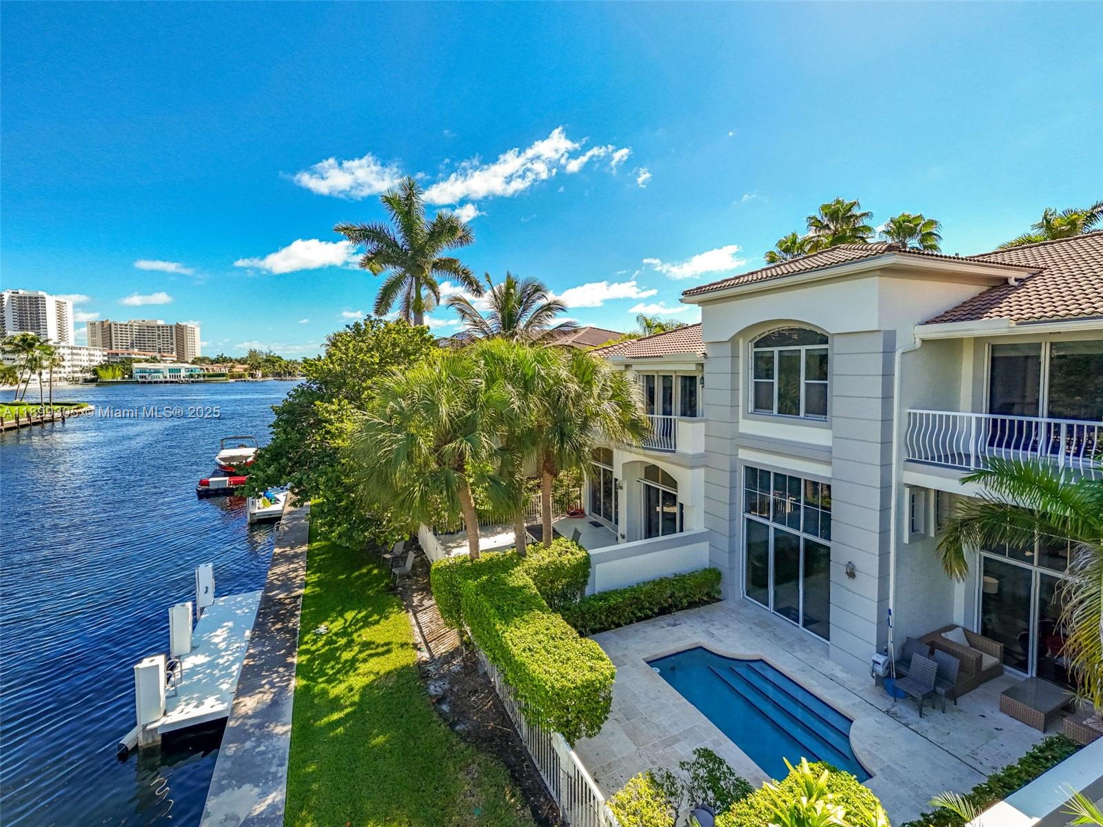 The Courtyards At The Poin