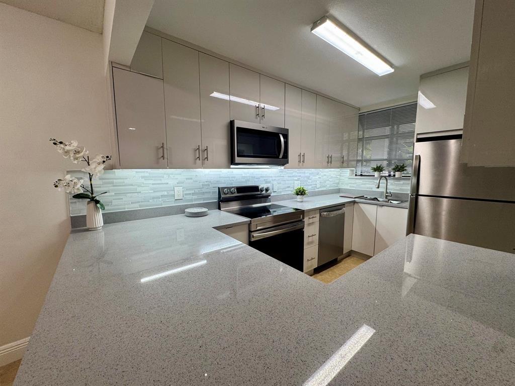 Villas At Meadow Lakes