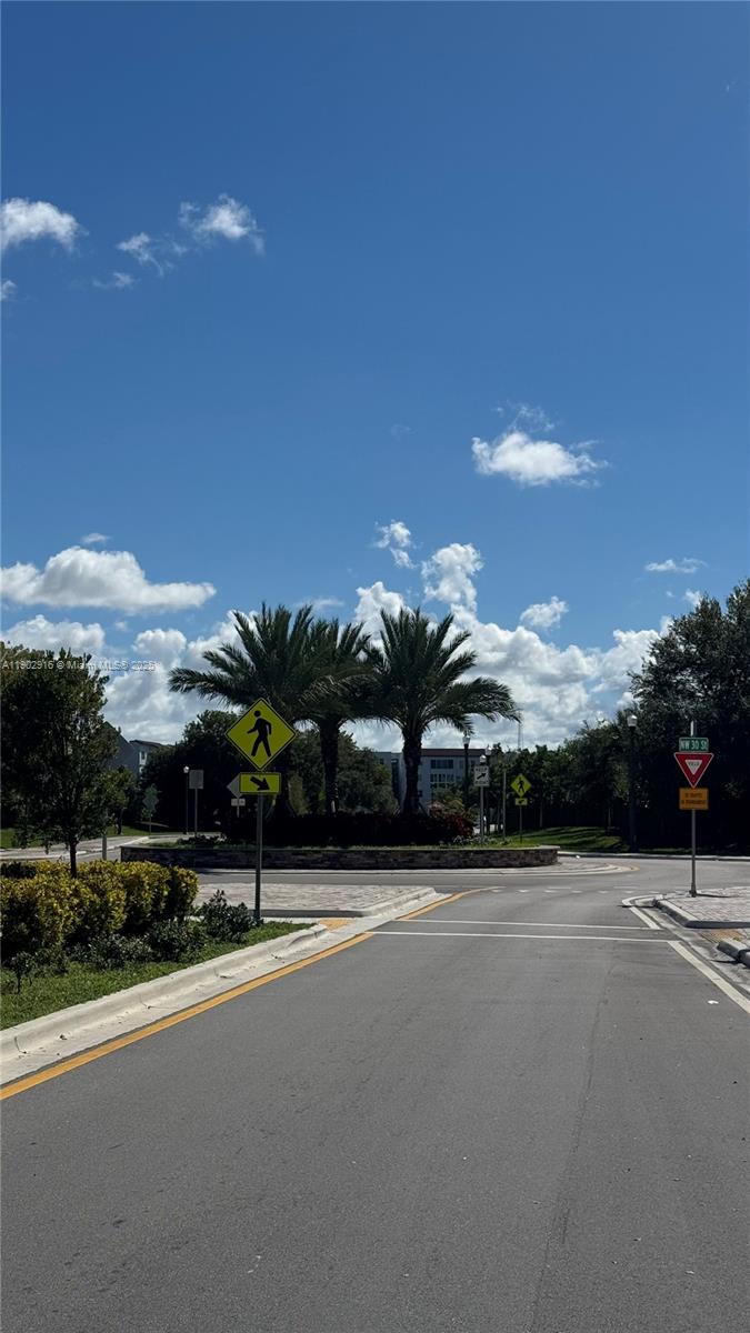 Somerset At Lauderdale La