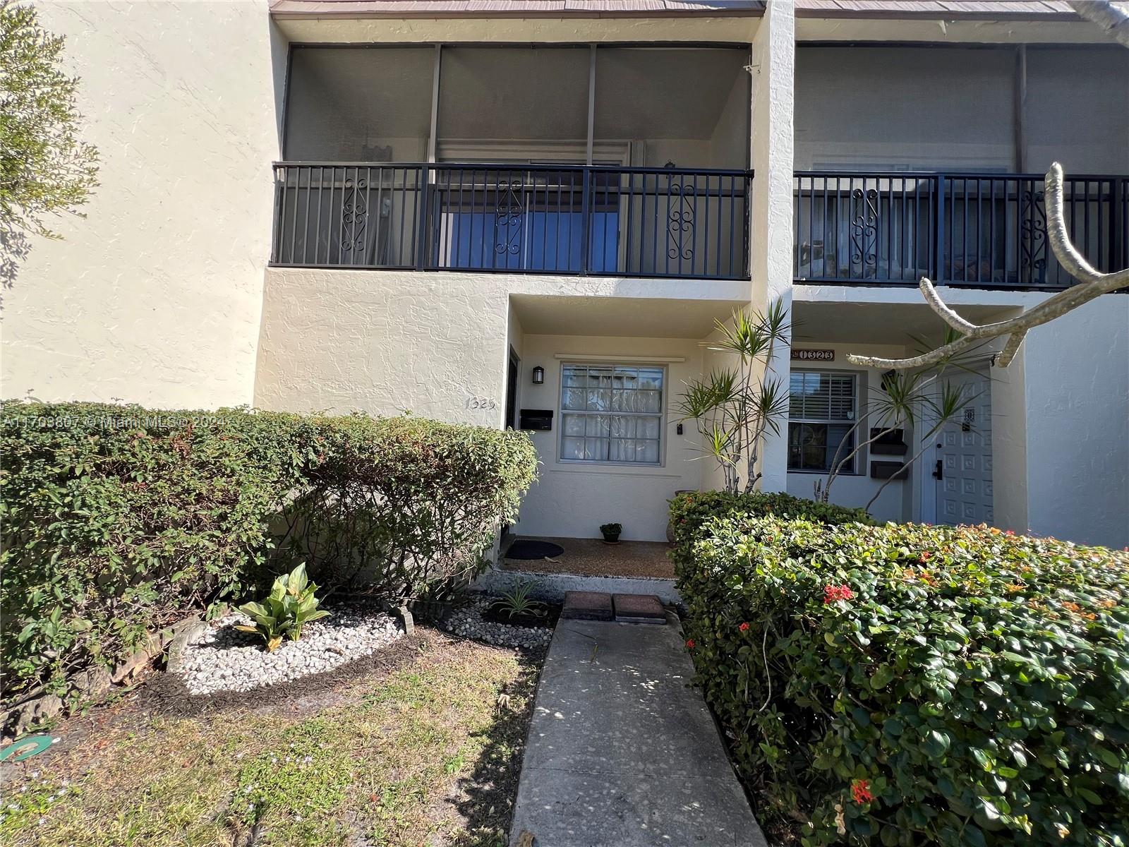 Townhouse Villas Condo